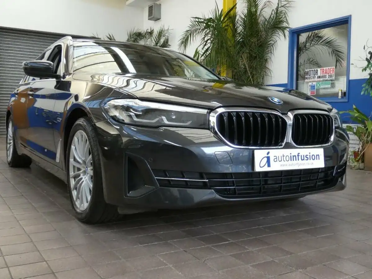 2022-bmw-5-series-20-530e-se-touring-5d-big-14