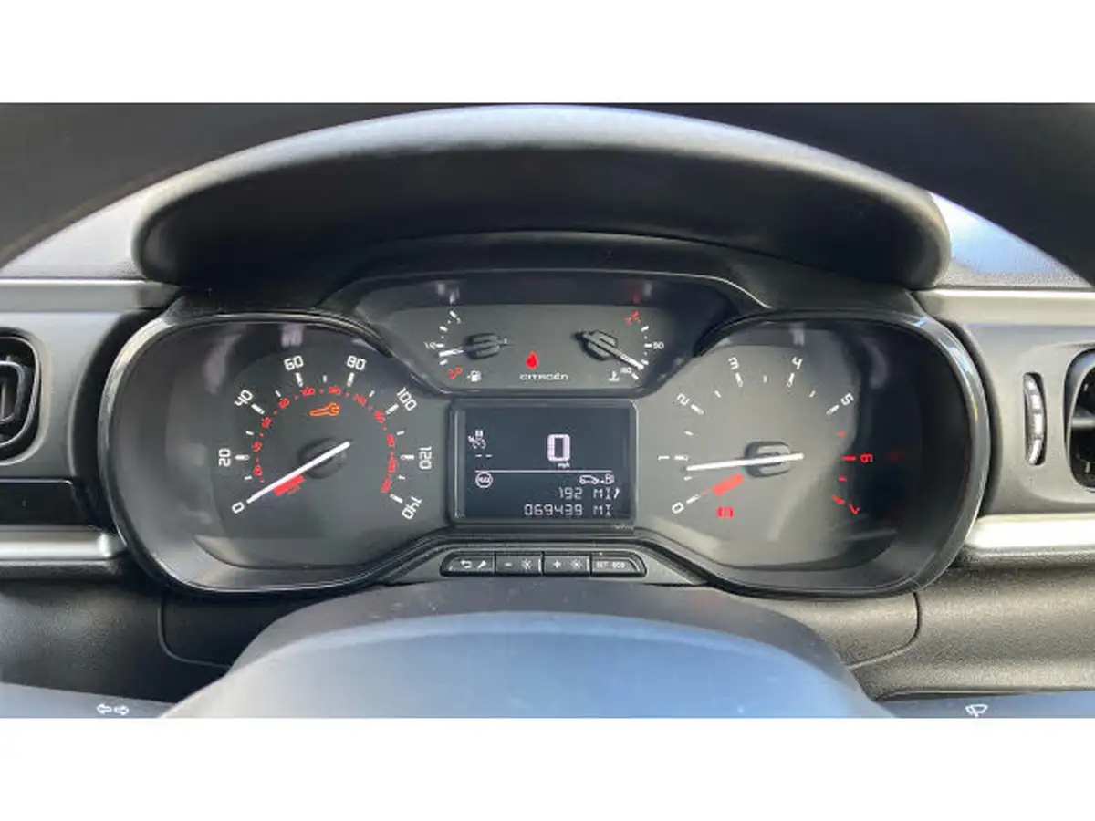2018-citroen-c3-12-puretech-feel-82ps-big-17