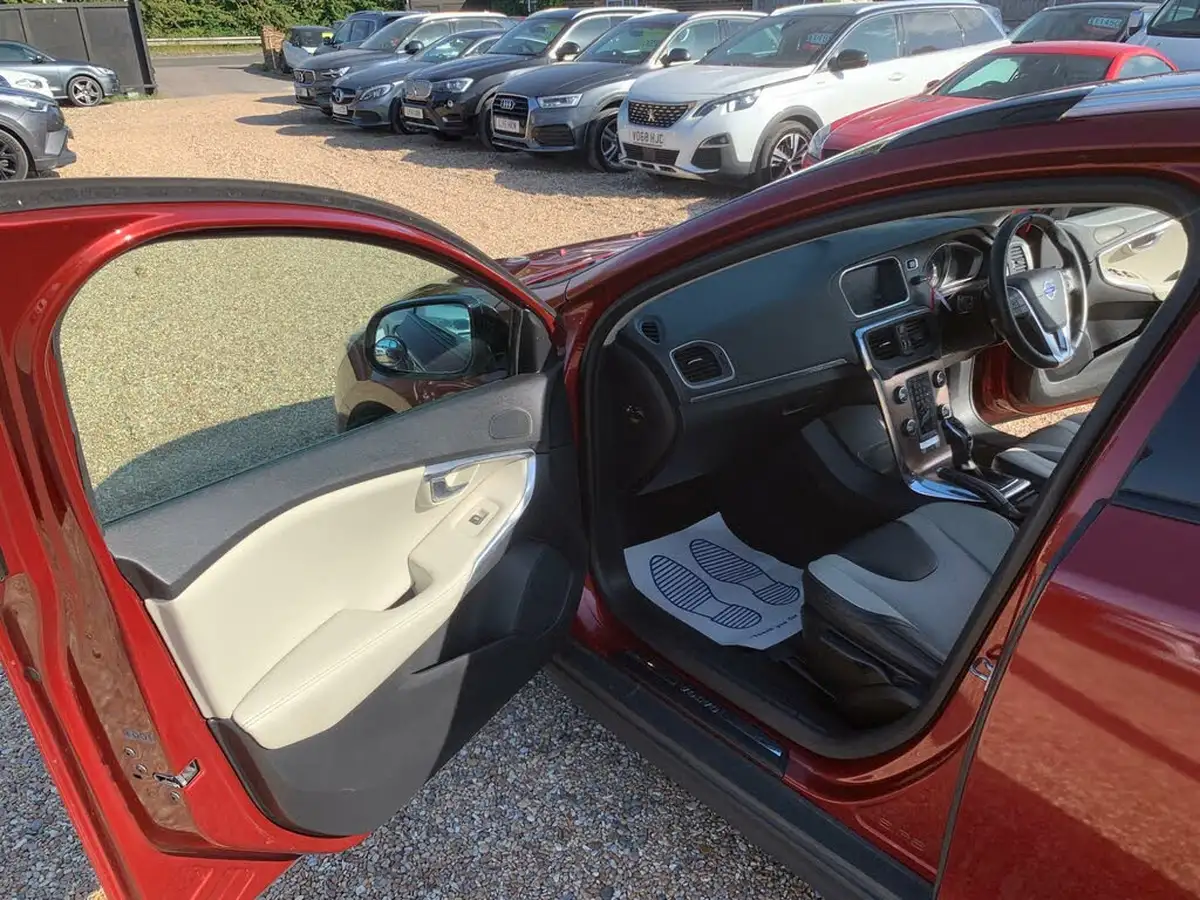 2015-volvo-v40-20td-d2-cross-country-lux-nav-geartronic-big-26