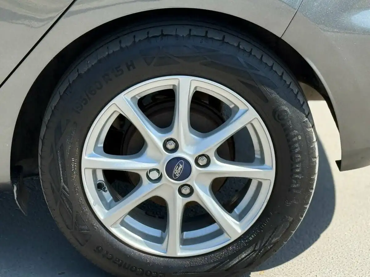 2017-ford-fiesta-10t-zetec-100ps-ecoboost-ss-5d-big-47