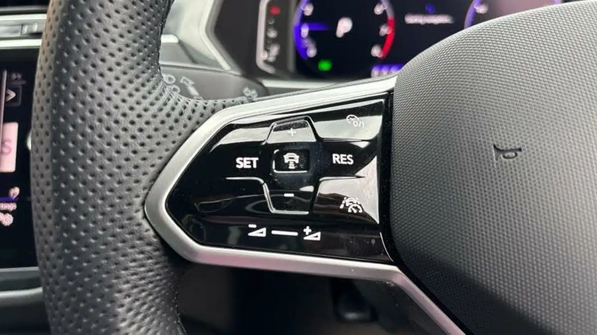 2023-volkswagen-tiguan-15-tsi-r-line-big-20
