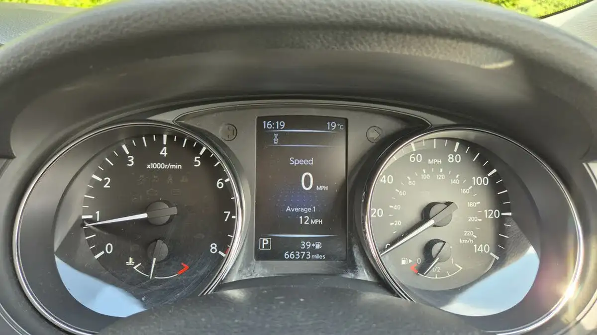 2015-nissan-pulsar-12-tekna-xtronic-big-30