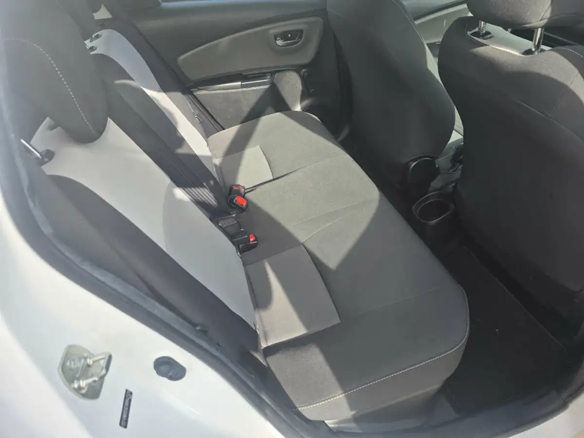 2019-toyota-yaris-15-vvt-i-icon-tech-98bhp-hybrid-1497cc-e-cvt-big-16
