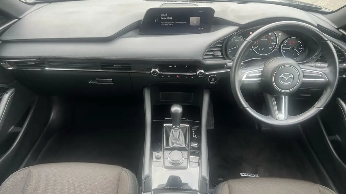 2022-mazda-mazda3-20-sport-lux-186ps-hatchback-5d-auto-big-3