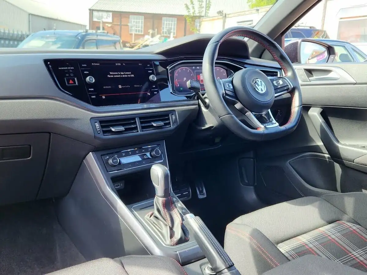 2019-volkswagen-polo-20-tsi-gti-big-9