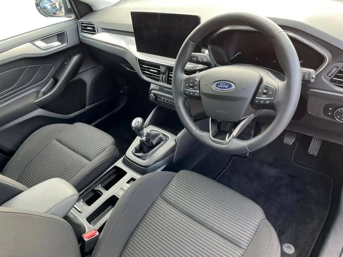 2023-ford-focus-10t-titanium-125ps-hatchback-big-5