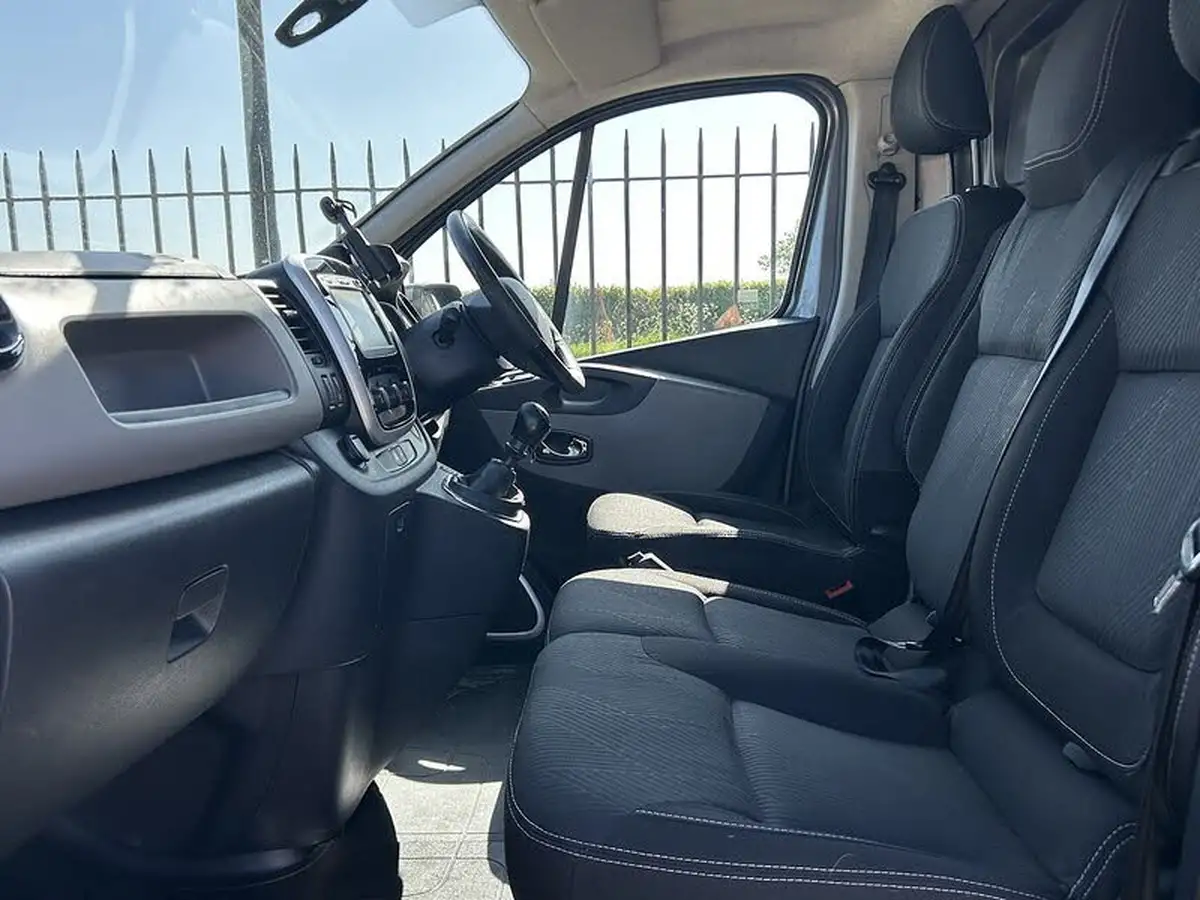 2017-renault-trafic-16dci-sl27-120-sport-nav-panel-big-8