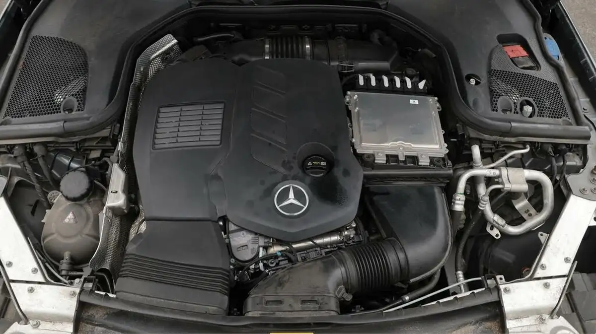 2020-mercedes-benz-e-class-20d-e300d-amg-line-edition-premium-plus-saloon-4d-big-19