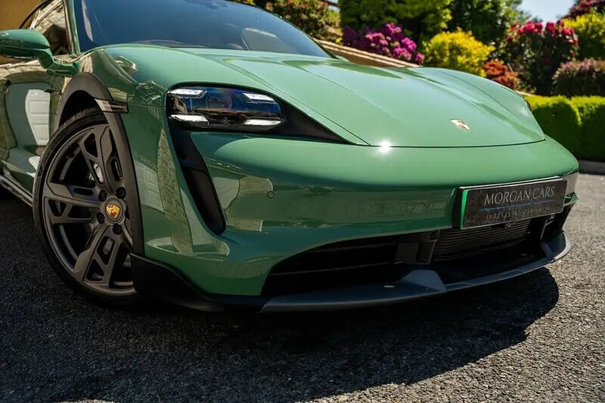2022-porsche-taycan-e-turbo-cross-turismo-big-19