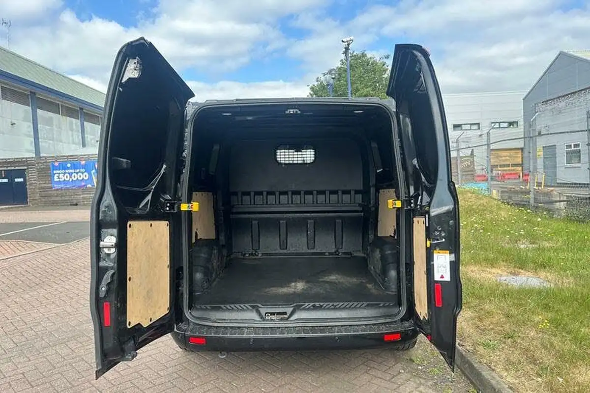 2023-ford-transit-custom-20tdci-320-l2h1-limited-130pseu6dt-double-cab-in-van-1997cc-big-5