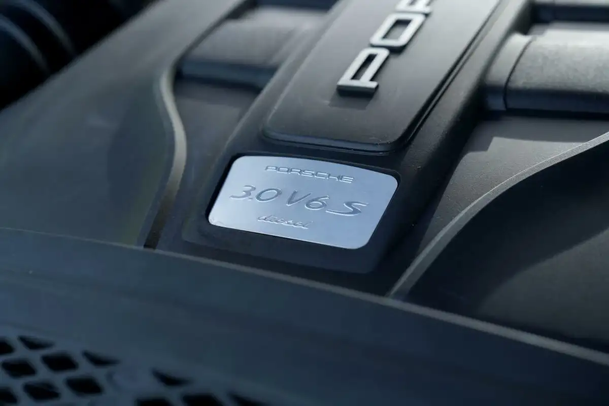 2018-porsche-macan-30td-s-big-10