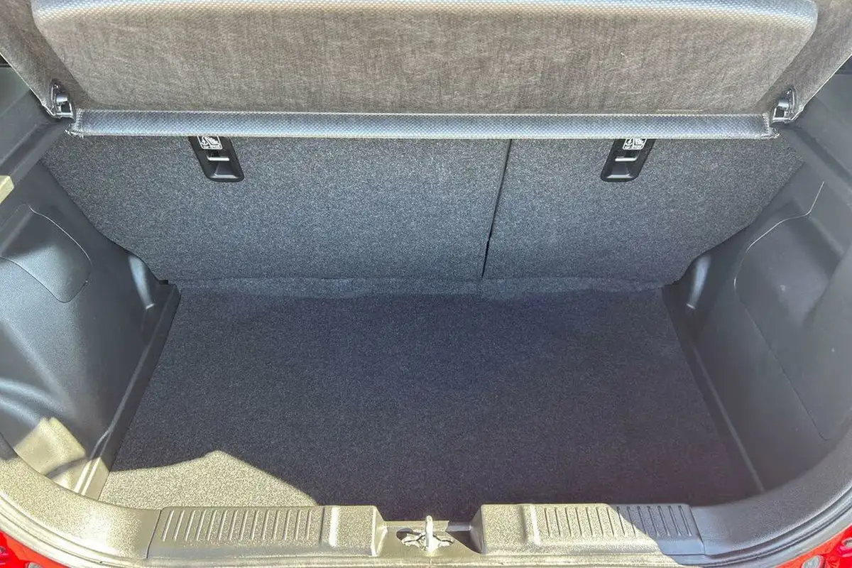 2024-suzuki-swift-12-motion-cvt-big-24
