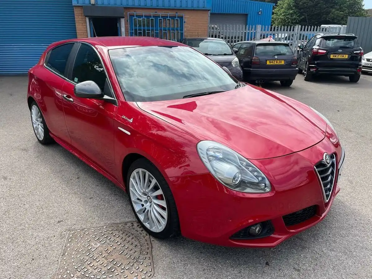 2015-alfa-romeo-giulietta-14-tb-qv-line-alfa-tct-big-8