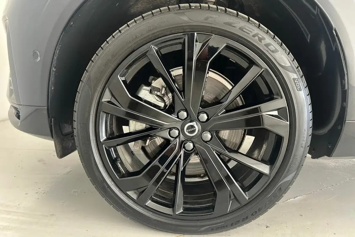 2024-volvo-xc60-20-t8-ultra-black-edition-big-4