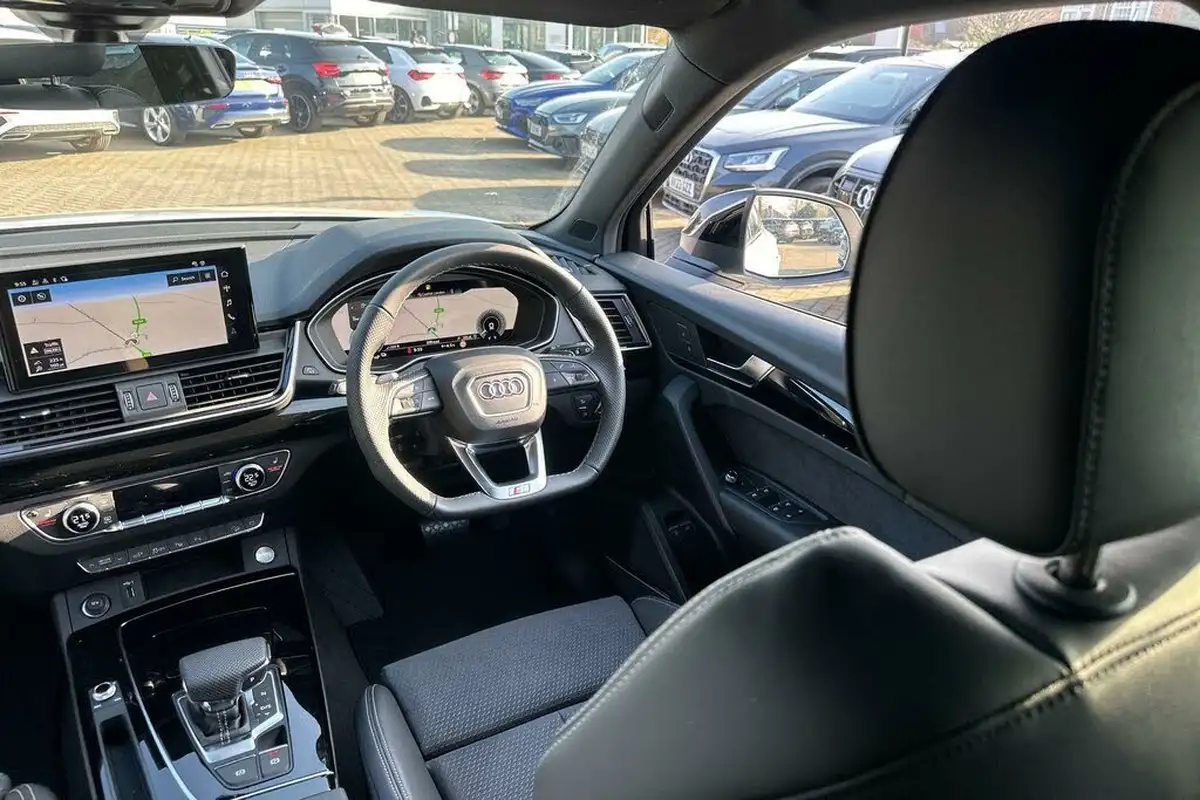 2025-audi-q5-20-50-tfsi-e-black-edition-station-wagon-big-39