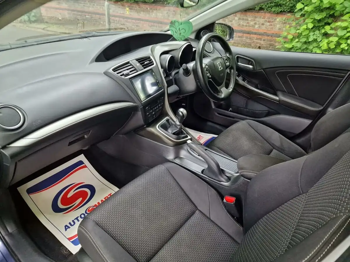 2016-honda-civic-16-i-dtec-se-plus-navi-tourer-big-23