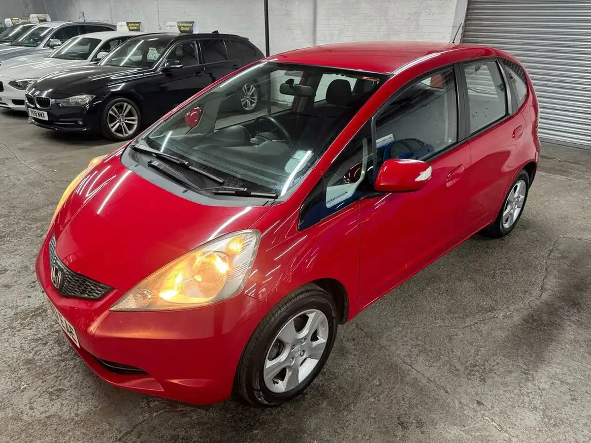 2010-honda-jazz-14-es-big-4