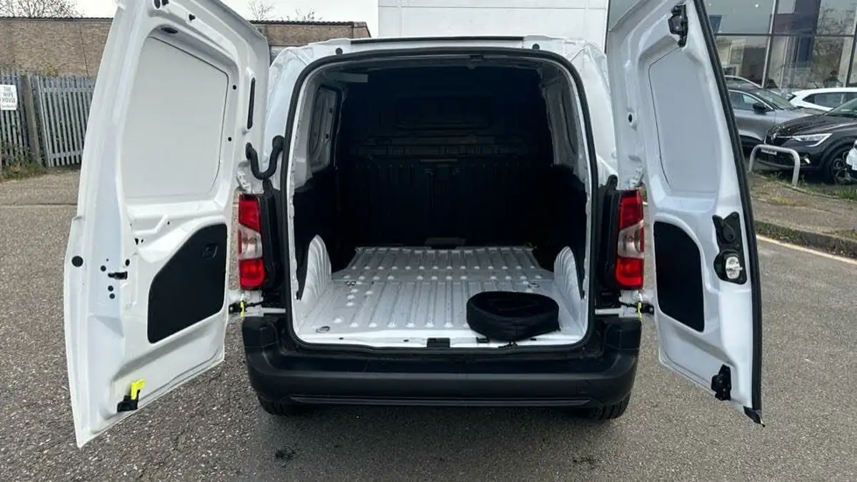 2024-citroen-berlingo-big-18