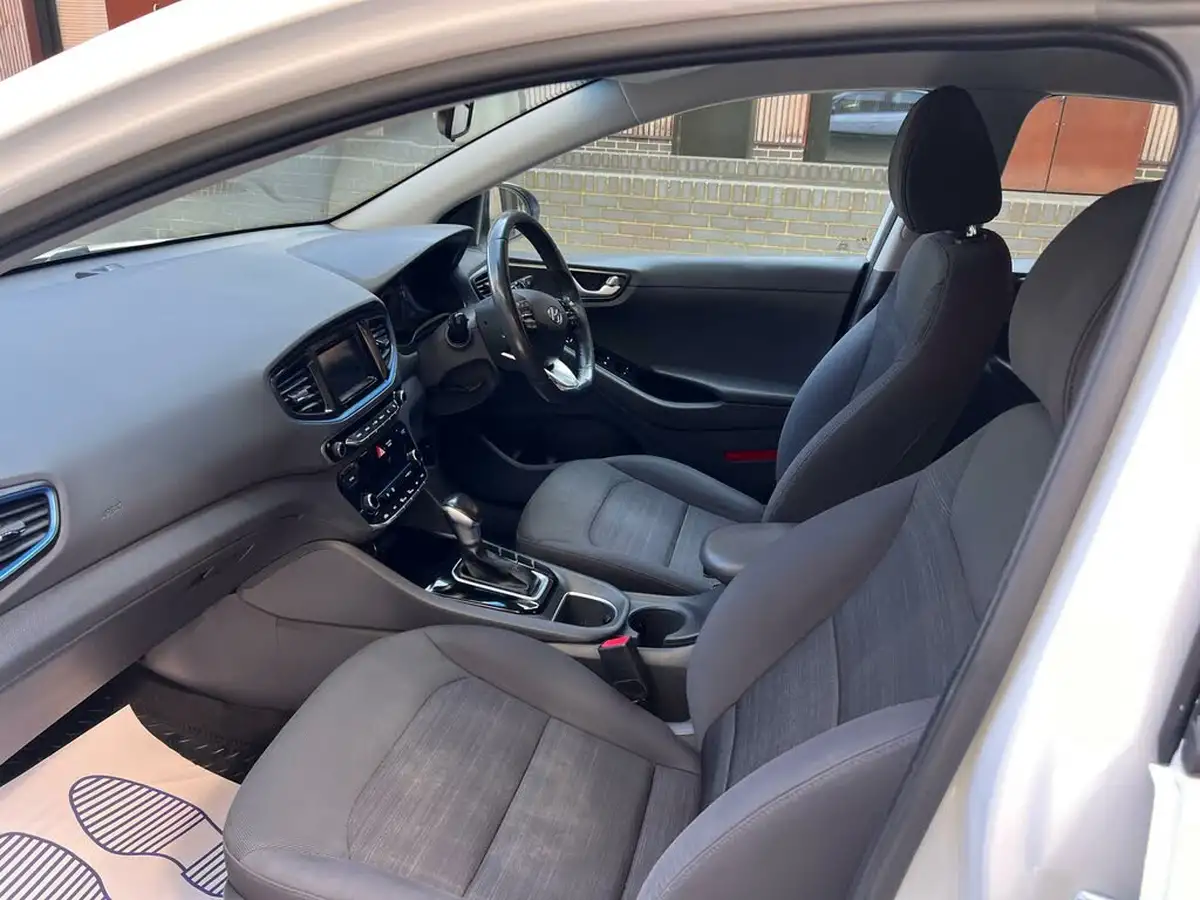 2017-hyundai-ioniq-16-gdi-se-hybrid-big-15