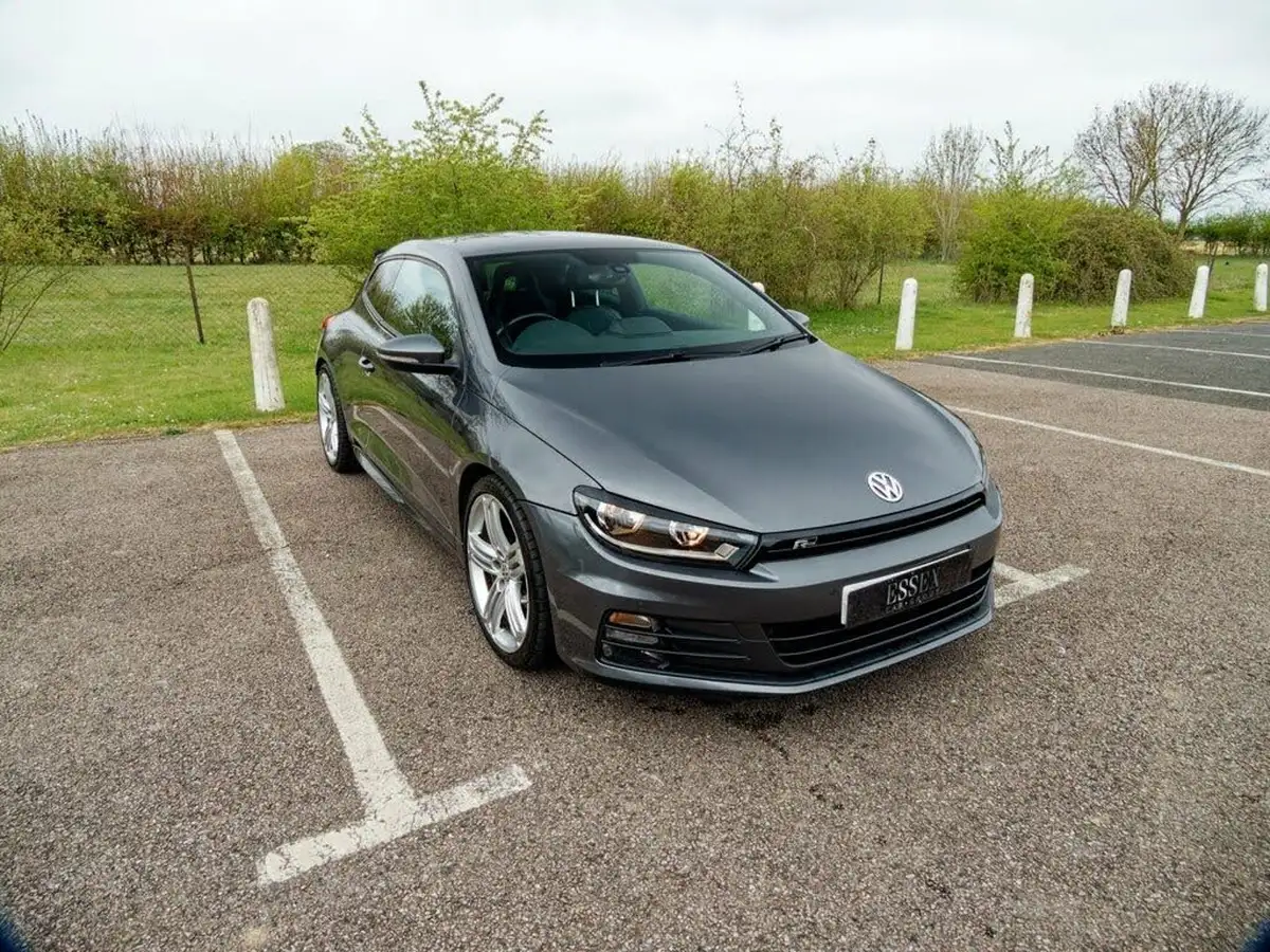 2016-volkswagen-scirocco-20-tsi-r-line-big-24