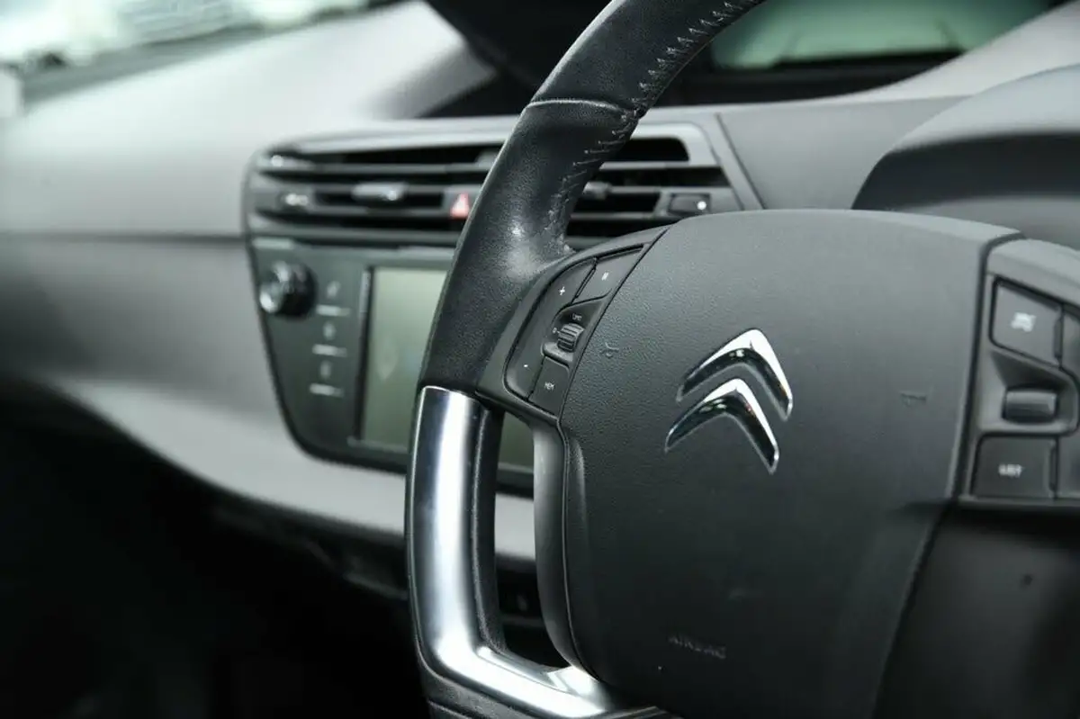 2014-citroen-c4-picasso-16e-hdi-vtr-115ps-etg6-big-17