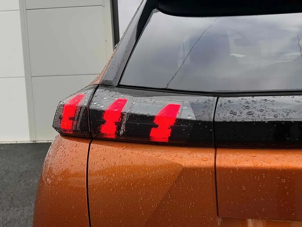 2021-peugeot-2008-suv-e-gt-big-13