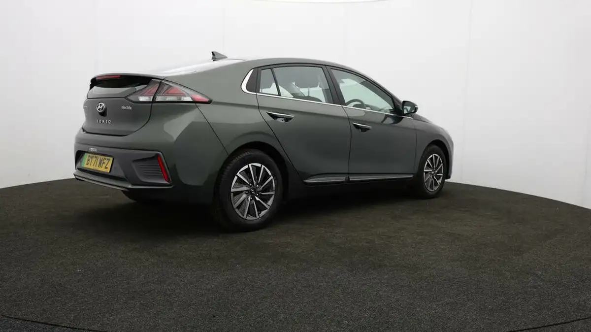2022-hyundai-ioniq-e-premium-electric-big-32