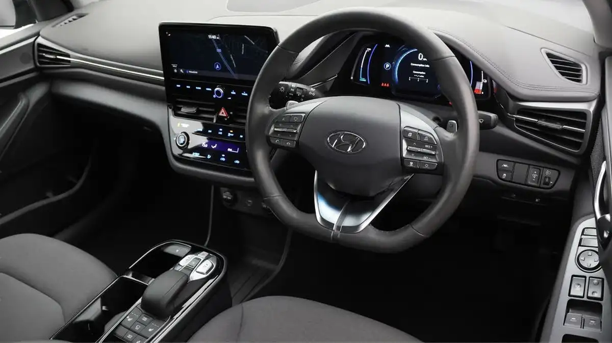 2022-hyundai-ioniq-e-premium-electric-big-8