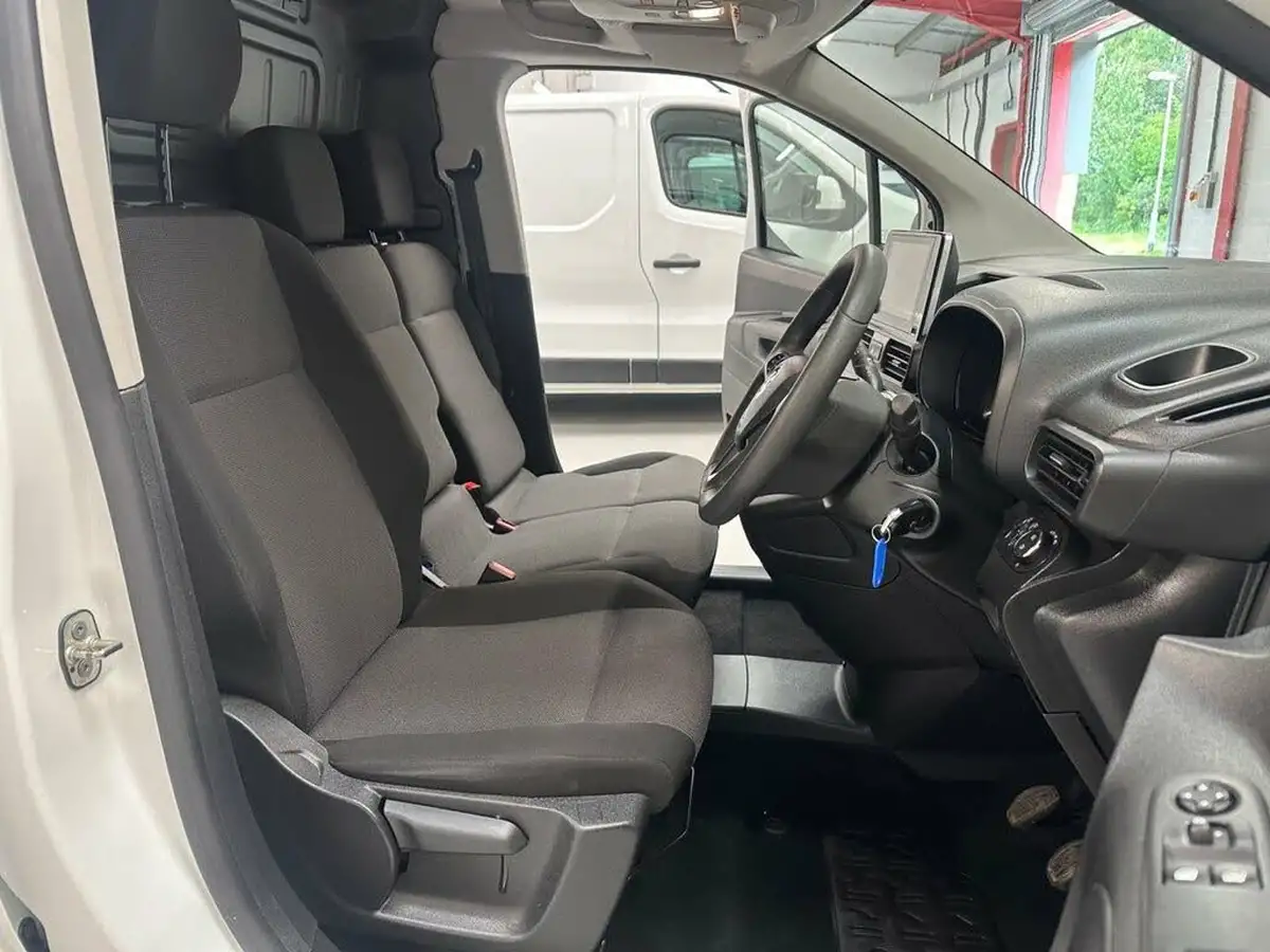 2022-vauxhall-combo-15cdti-sportive-2300-100pseu6dt-l2h1-big-4