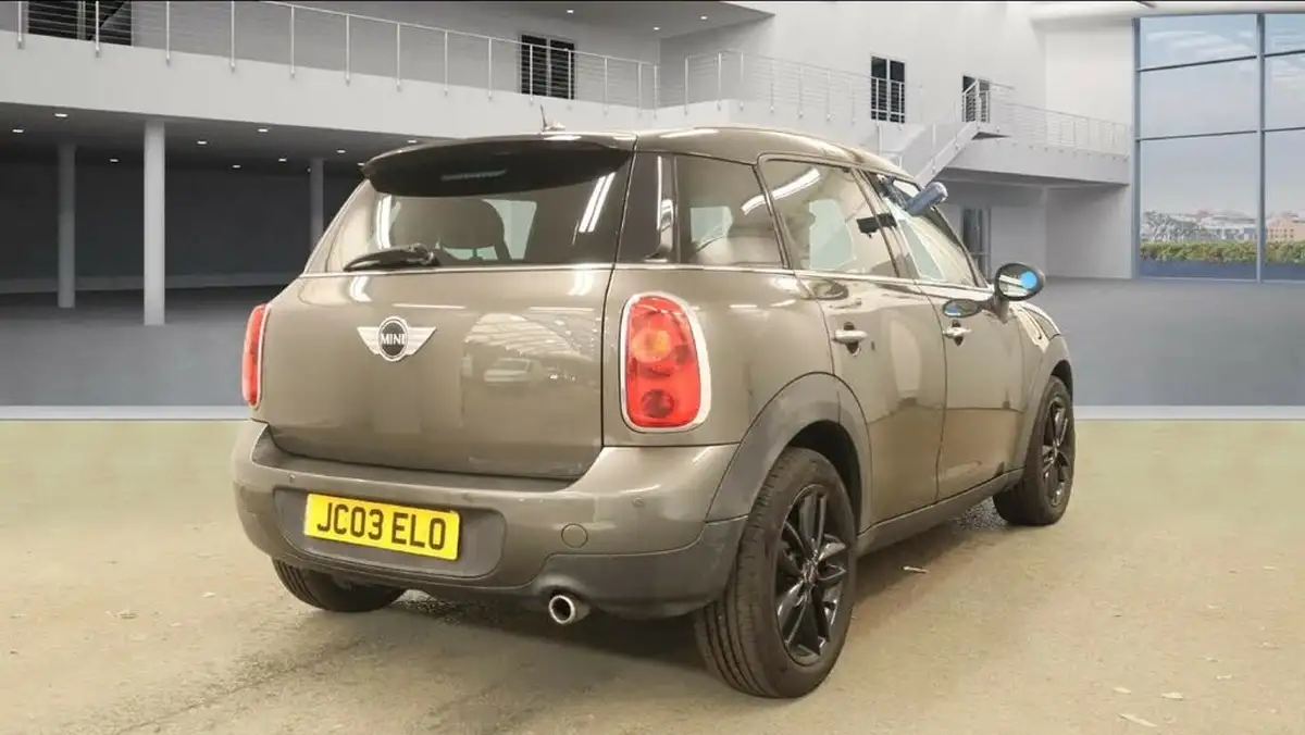2011-mini-countryman-20td-cooper-d-auto-big-2