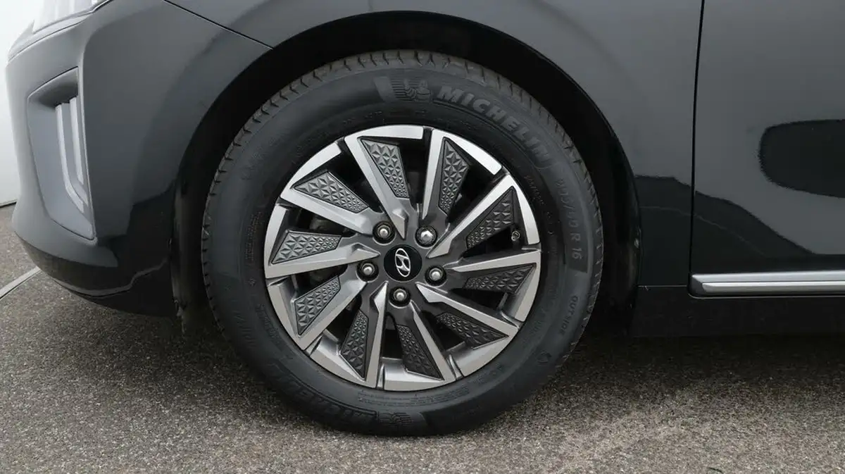 2020-hyundai-kona-e-premium-136ps-39kwh-big-18