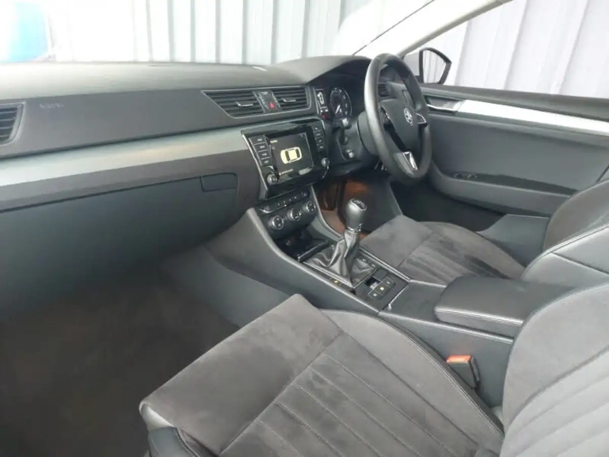 2016-skoda-superb-20tdi-se-business-hatchback-big-4