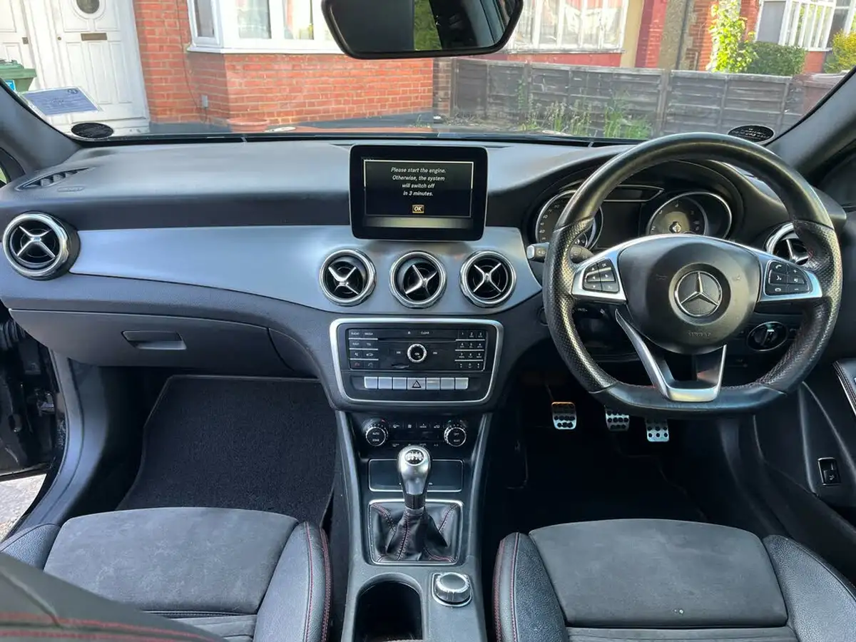 2017-mercedes-benz-gla-class-21d-gla-200d-amg-line-ss-big-11