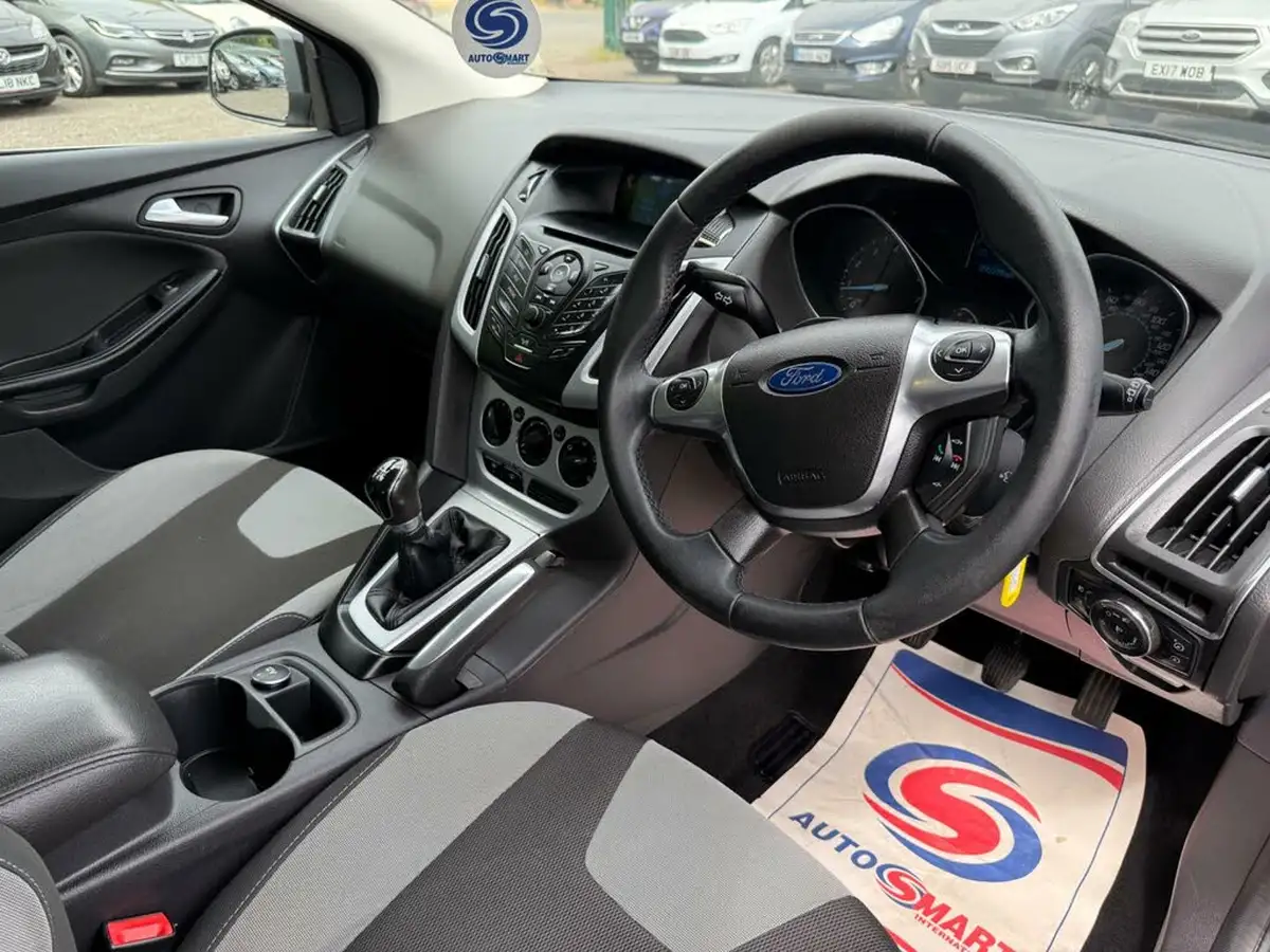 2012-ford-focus-16-zetec-ti-vct-125ps-hatchback-big-8