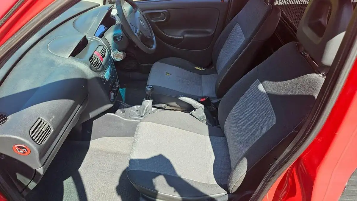 2010-vauxhall-combo-13td-1700-panel-big-10
