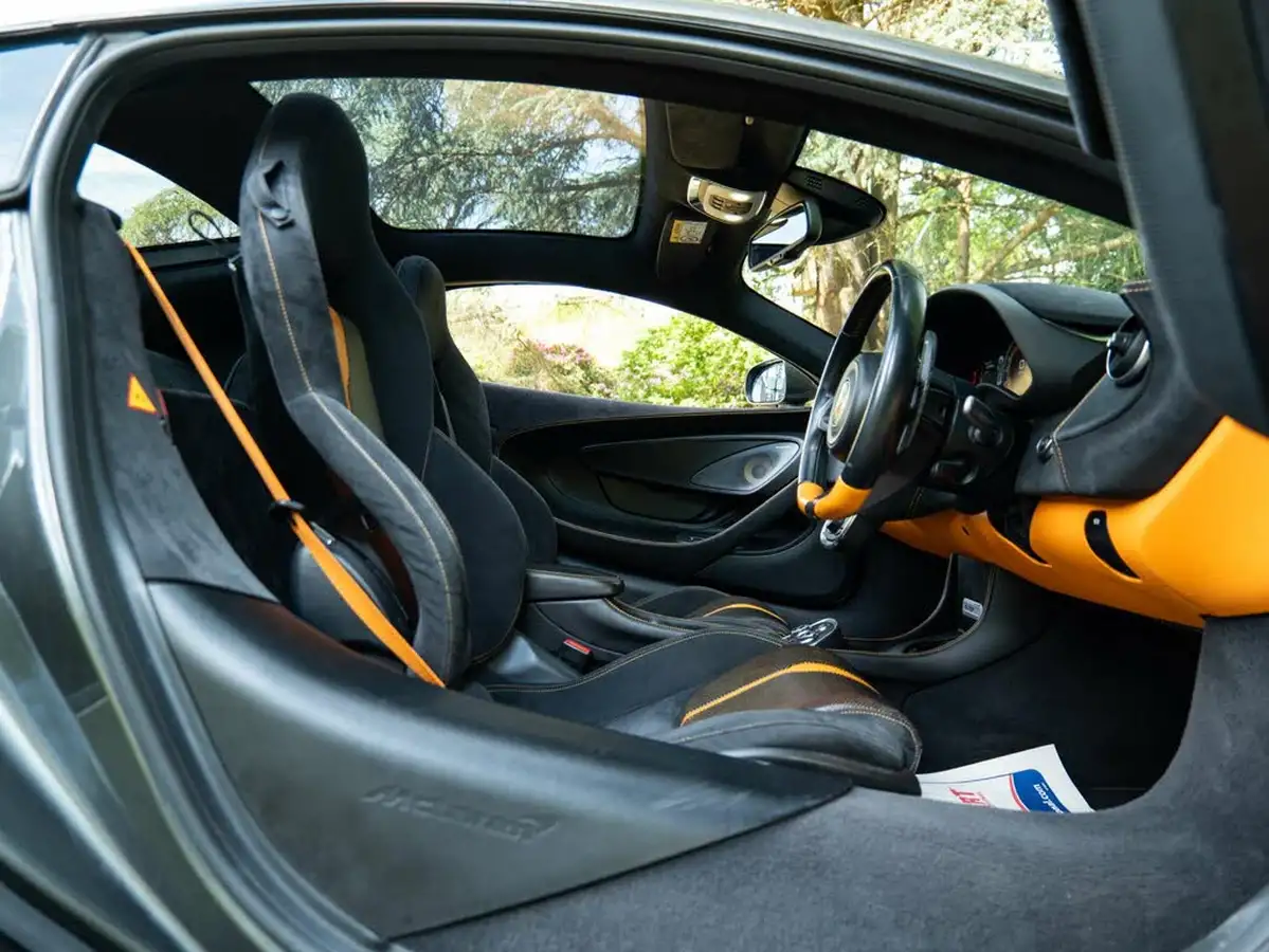 2017-mclaren-570gt-38-big-10