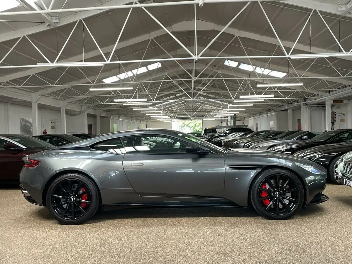 2017-aston-martin-db11-52-v12-big-5