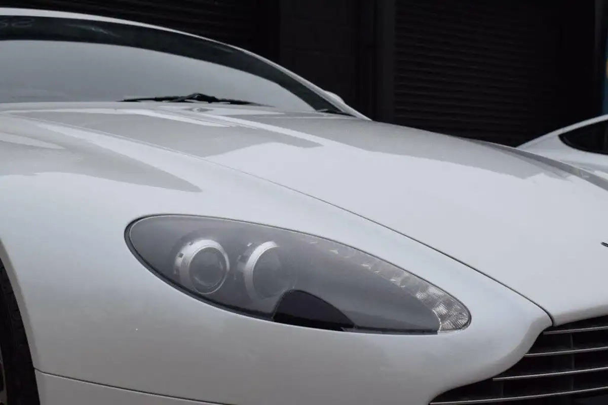 2010-aston-martin-vantage-47-coupe-sportshift-big-7
