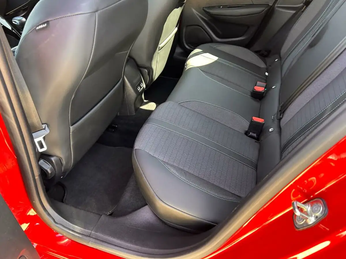 2021-peugeot-208-12-puretech-allure-premium-100bhp-big-17