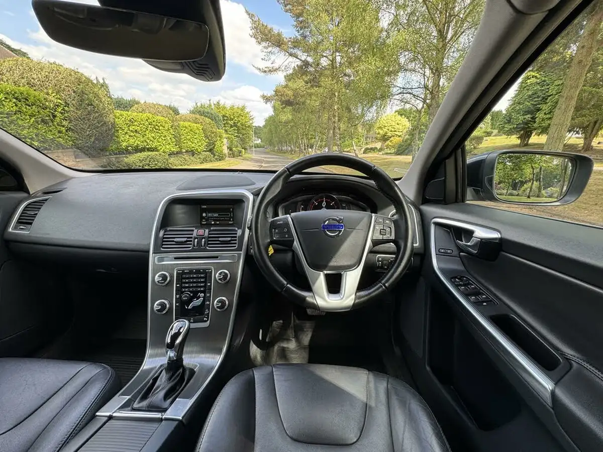 2016-volvo-xc60-24td-d4-se-lux-geartronic-big-10
