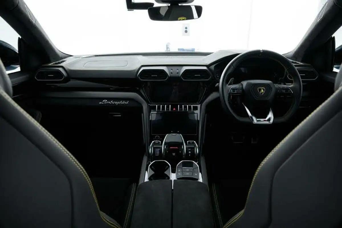 2023-lamborghini-urus-40-no-trim-big-9