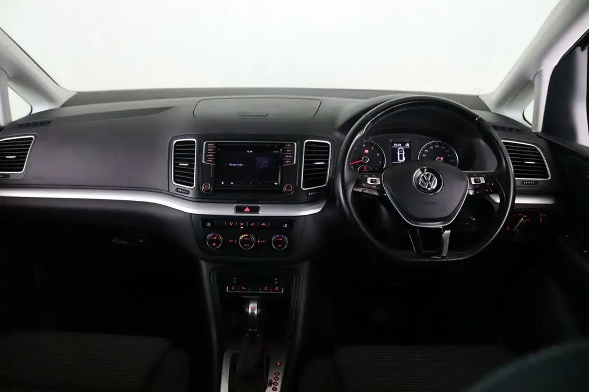 2019-volkswagen-sharan-14-tsi-se-dsg-big-16