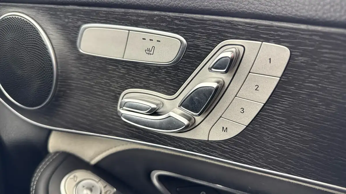 2021-mercedes-benz-c-class-big-25