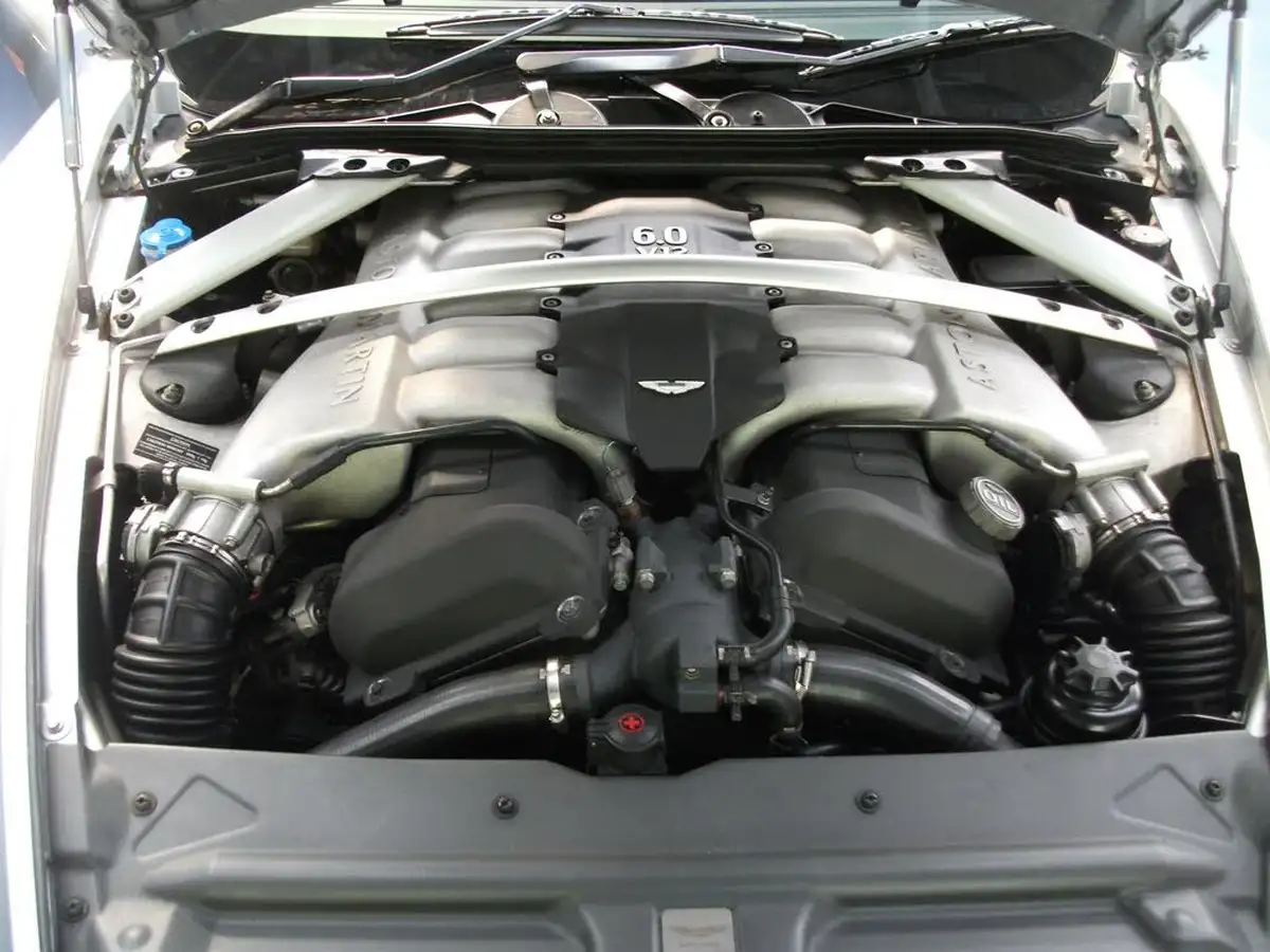 2005-aston-martin-db9-59-touchtronic-big-32