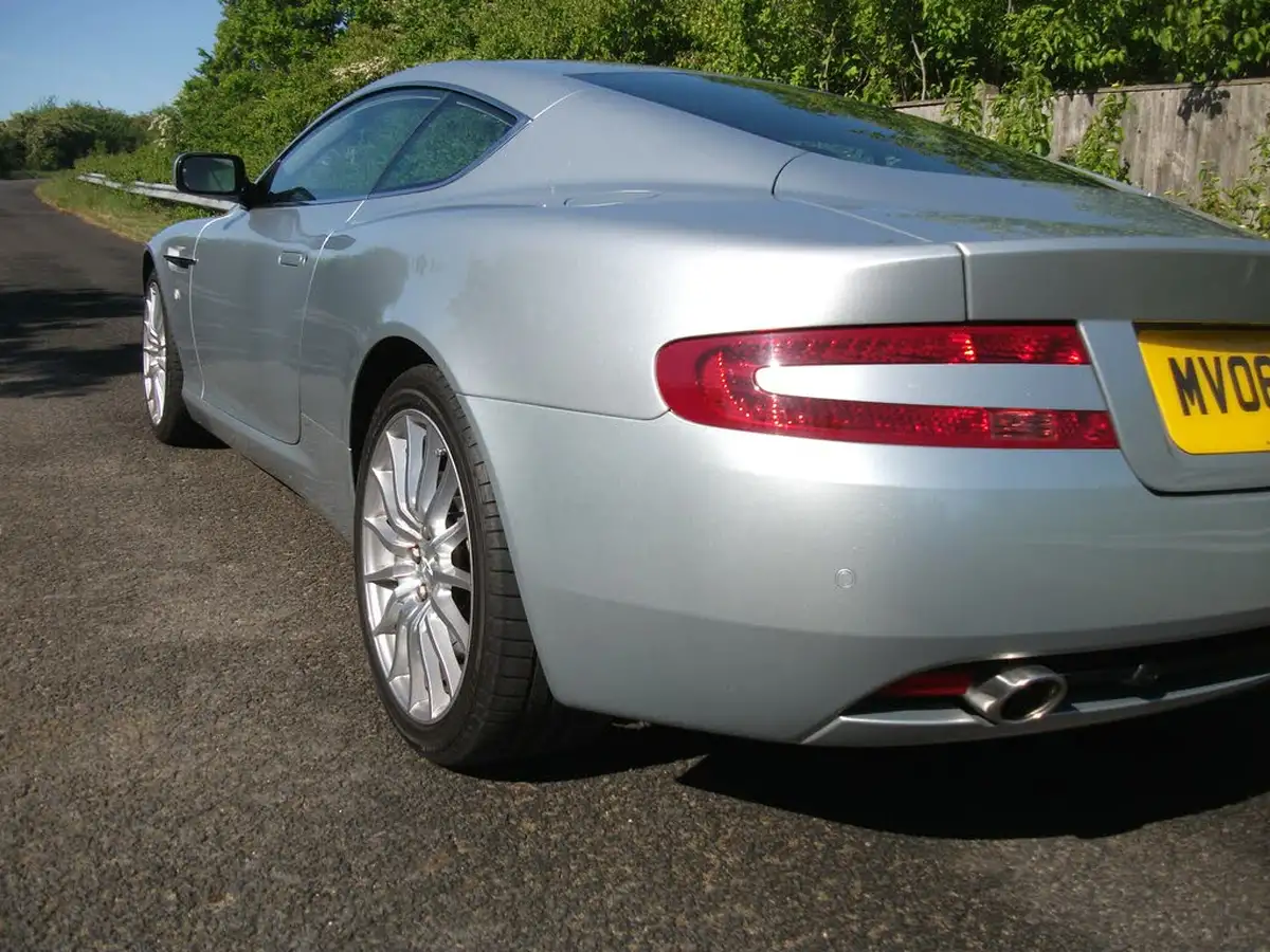 2005-aston-martin-db9-59-touchtronic-big-8