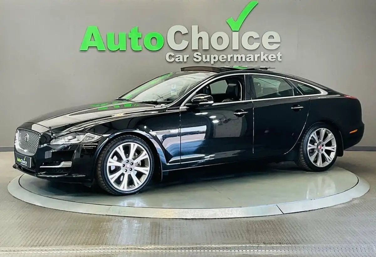 2017-jaguar-xj-series-30td-xj-portfolio-lwb-big-8