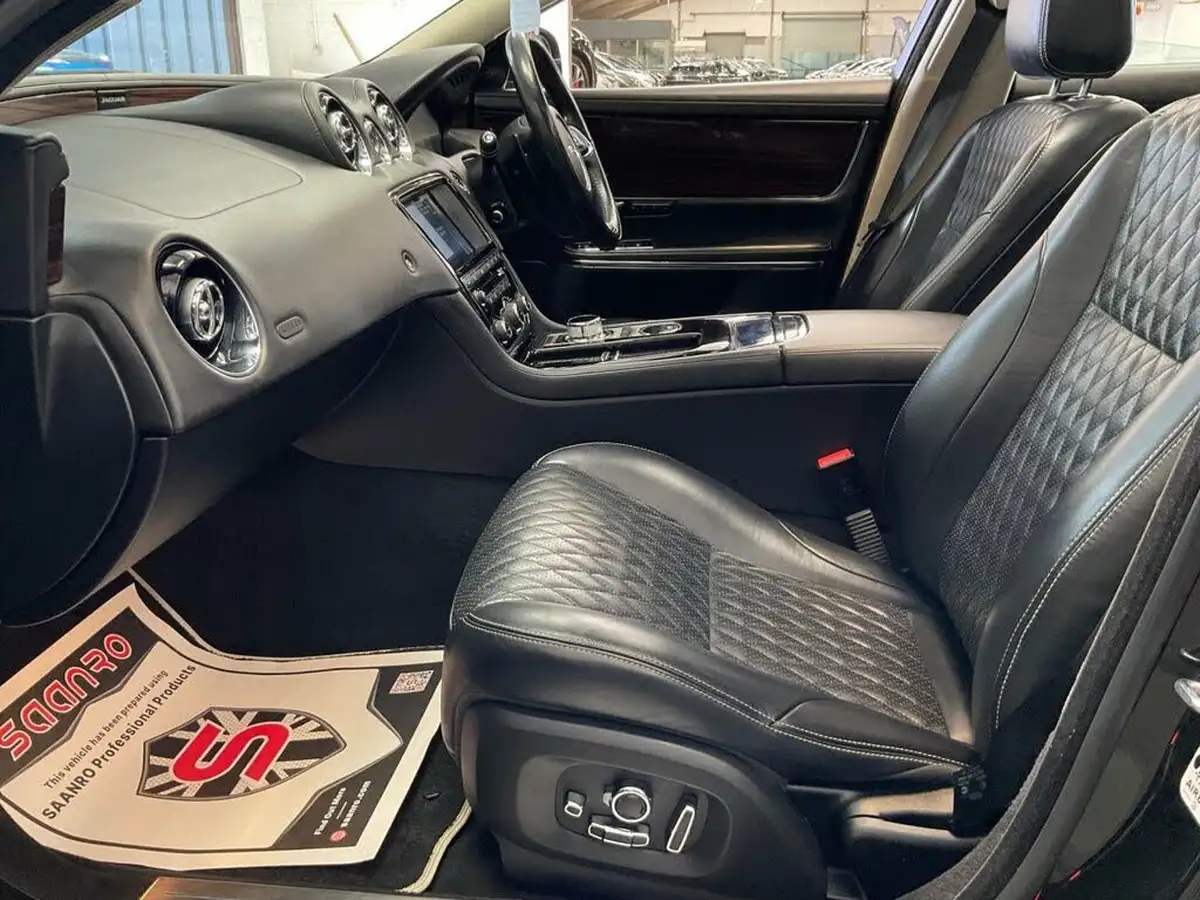 2017-jaguar-xj-series-30td-xj-portfolio-lwb-big-32