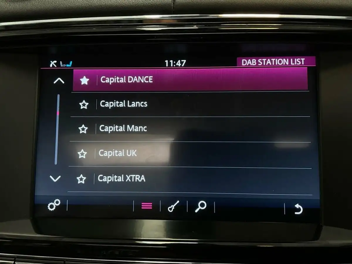 2017-jaguar-xj-series-30td-xj-portfolio-lwb-big-60