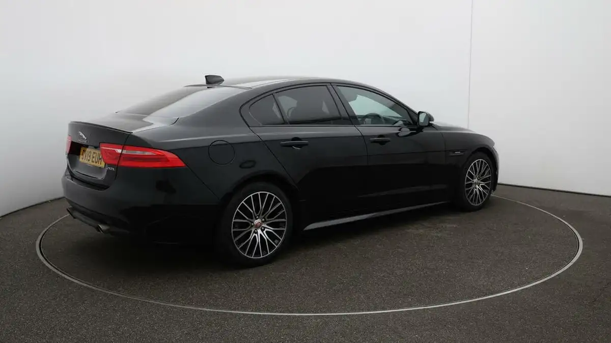 2019-jaguar-xe-20i-landmark-200ps-big-53