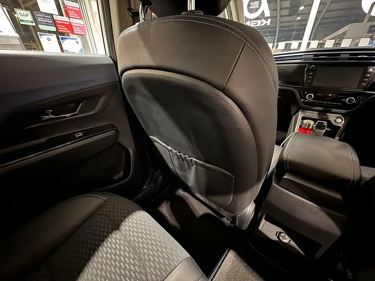 2022-kgm-ssangyong-korando-e-motion-e-ventura-big-14